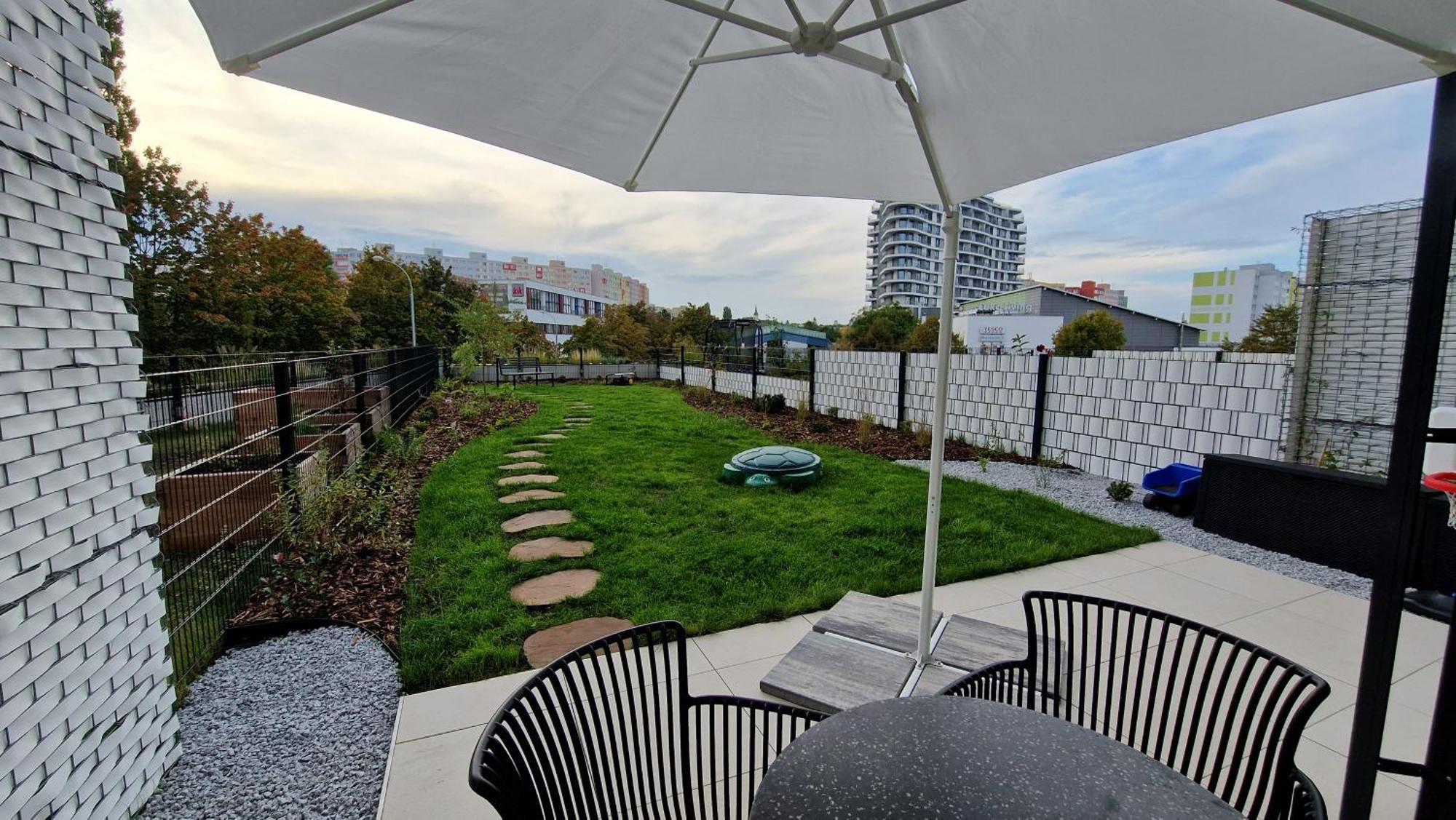 Beta Home - Garage, Air Condition, Garden, At Metro Prag Dış mekan fotoğraf